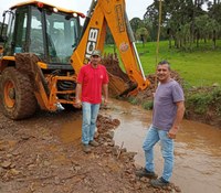 Vereador Luiz Antônio Acompanha  Reparos nas Estradas e Bueiros